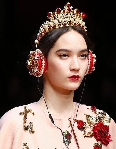 Los carísimos auriculares de Dolce & Gabbana