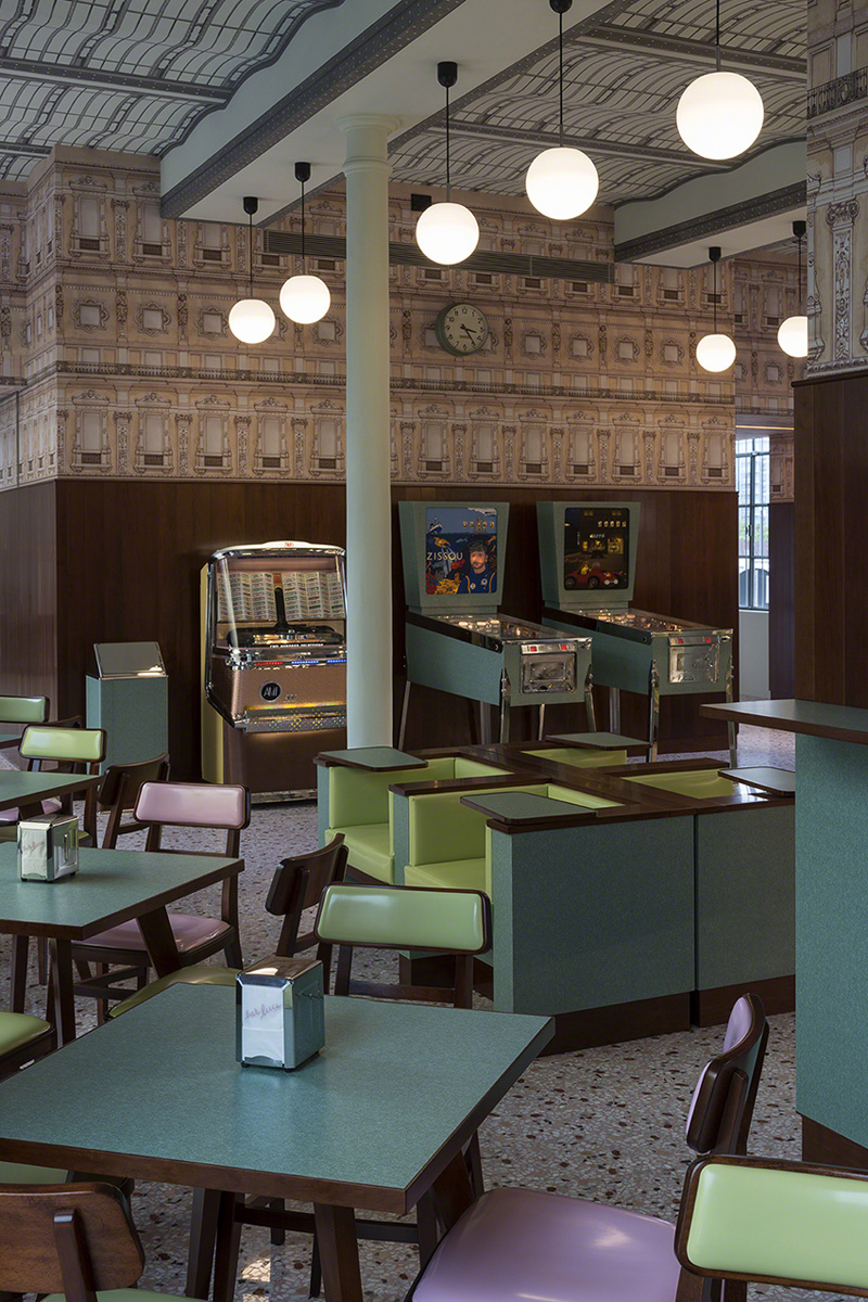 Bar Luce: Wes Anderson diseña el café nostálgico de Prada